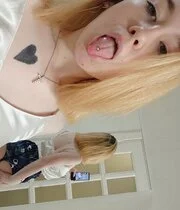 I got a new piercing so I did some solo teasing
