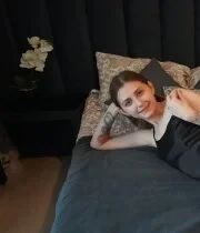 Sexy babe posed naked for me in the hotel room