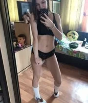 I love taking hot nude pics while no one else is home