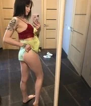 I heard that guys love sexy amateur brunettes who do some teasing