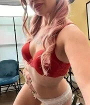 My GF likes to take pics of herself while she's alone