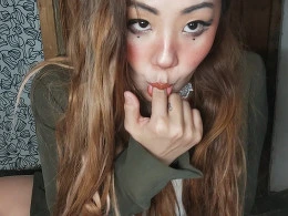 Brunette beauty masturbates