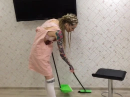 Cleaning lady hops onto the counter for a quick dildo ride
