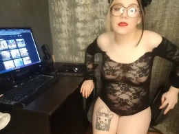 Watching some porn and flicking my juicy cunt for you