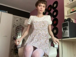 Sticking my fingers in my snatch because I am so horny