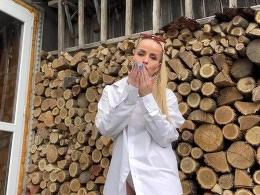Blonde MILF cannot stop rubbing her pussy be cut wood