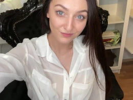 Masturbating on Daddy's Couch Gives Her the Most Intense Orgasm! 💦🔥