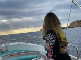 I brought this babe on a boat to fuck her hard