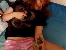Pretty amateur girlfriend gives an amazing head and she swallows
