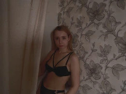 Amateur girlfriend fucks her BF in different positions and gets a facial