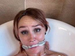 Watch this tied up girl who tries not to drown in the bathtub 😊😍