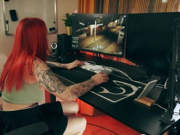 Eating Out My Gamer GF Under the Desk While She Plays Then Fucking Her Hard 😈💦